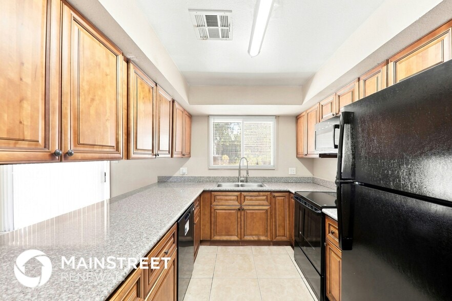 Building Photo - 6231 W Highland Ave