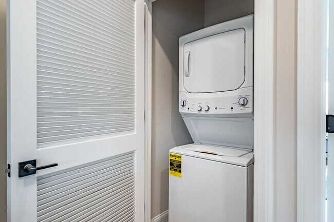 Building Photo - 182 Excelsior Ave