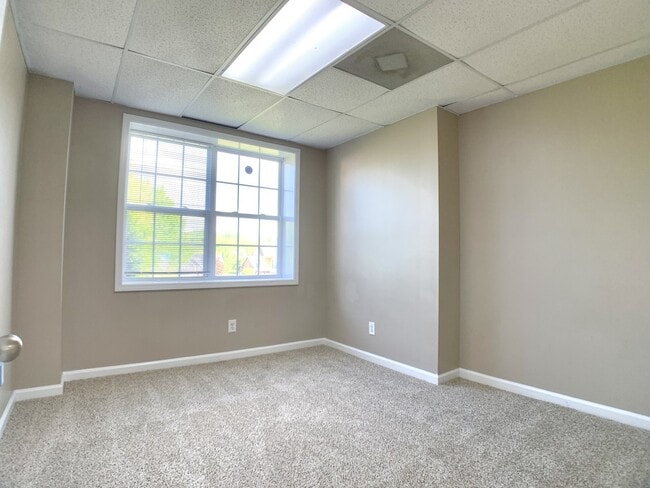 Building Photo - Flagstone Drive