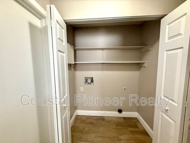 Building Photo - 7048 Hollowell Dr