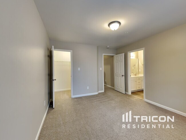 Building Photo - 731 Longitude Way