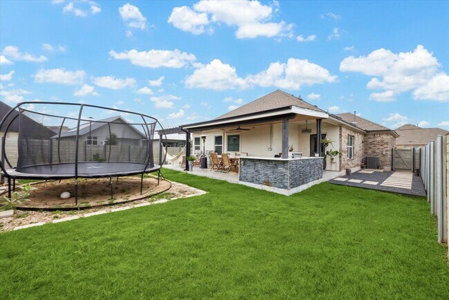 Building Photo - 700 Legends Ln