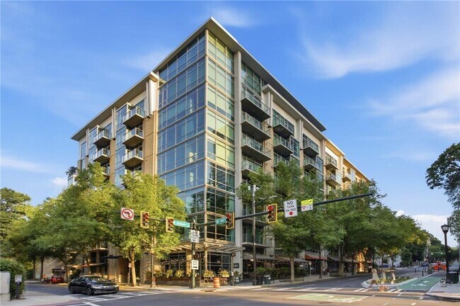 Building Photo - 905 Juniper St NE
