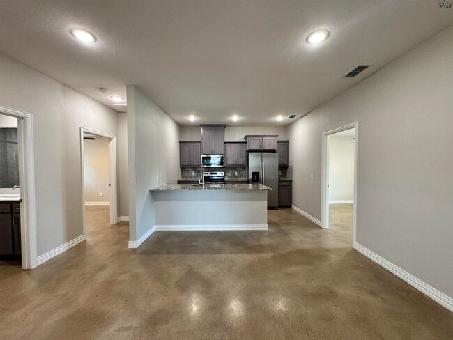 Building Photo - 406 E China St