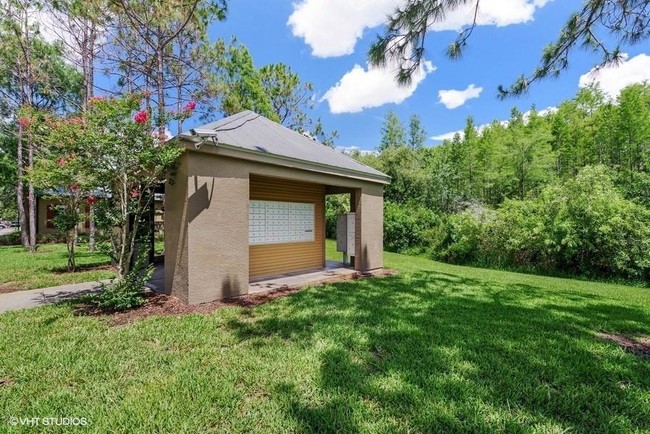 Covered Mailbox Hut - Falcon Trace