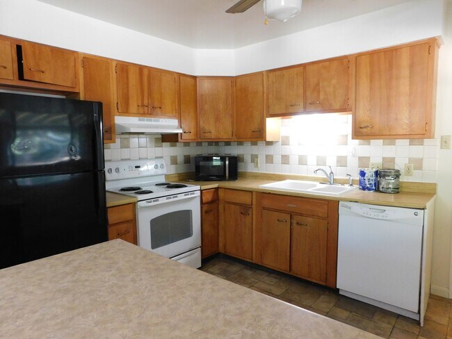 Building Photo - Spacious in the Redlands