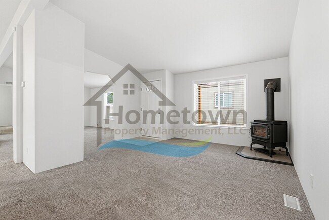 Building Photo - 2 Bedroom 2 Bathroom Home with Attached 2-Car Garage Available in Athol!