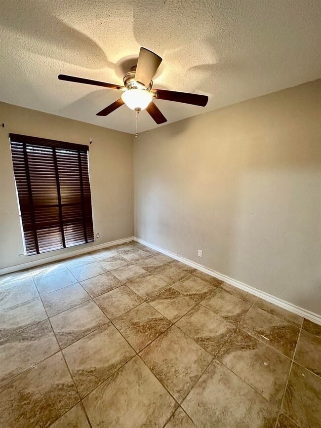 Building Photo - 4610 Retama Dr