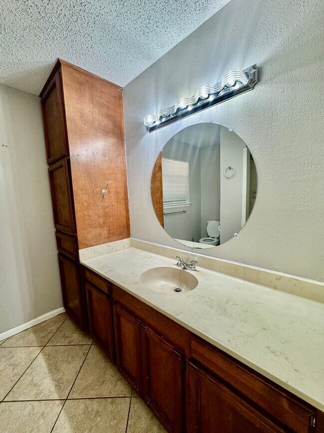 Building Photo - 5909 Golden Canyon Dr