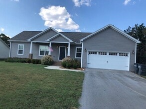 Building Photo - Beautiful 3BD 2 BA Home In Park West Drive subdivision