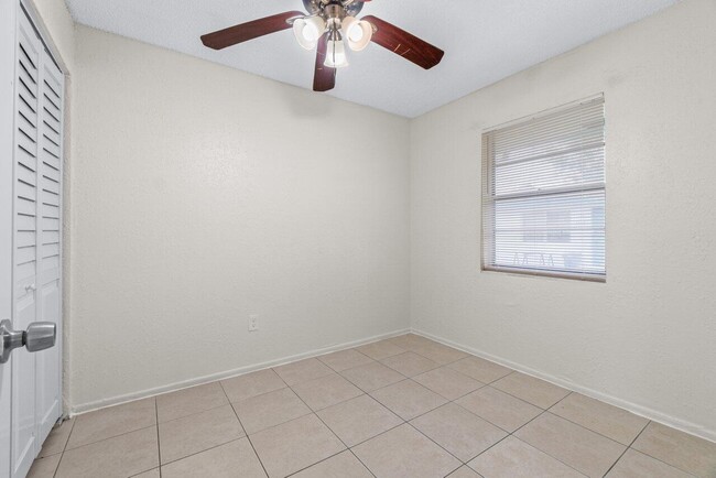 Building Photo - 4907 Gulfstream Rd