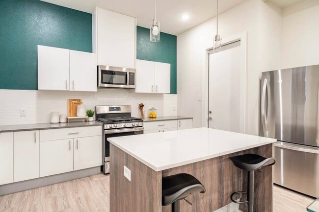 Building Photo - 10211 Las Nubes Ave