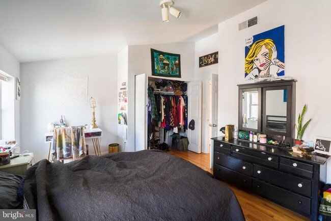 Building Photo - 1938 Pine St