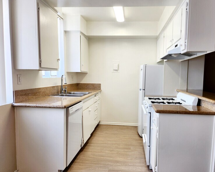 Building Photo - 456 S. Harvard Blvd