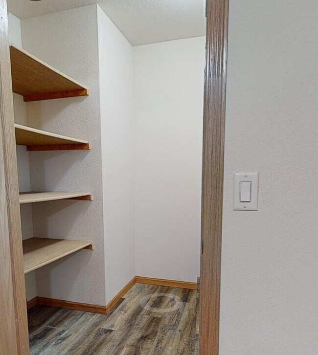 Building Photo - 732 Bear Claw Way