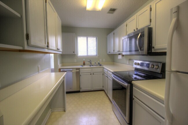Building Photo - Nice 1 bedroom 2nd floor condo in SW Durham!