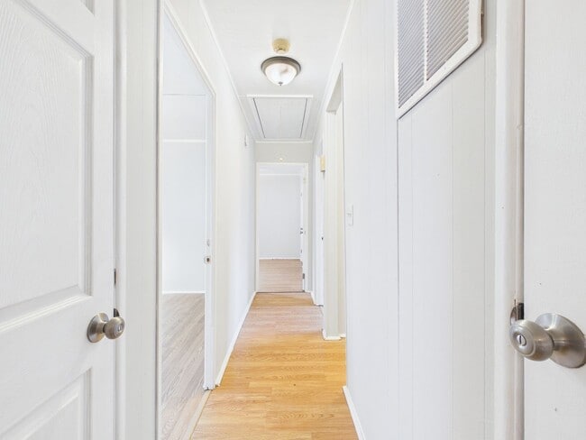 Building Photo - 3426 Delaware Ave