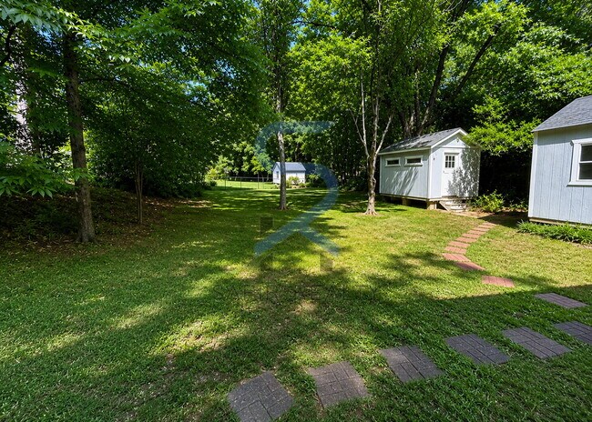 Building Photo - PRE-LEASING! Spacious & Stunning 5BR/3BA in the Heart of North Druid Hills