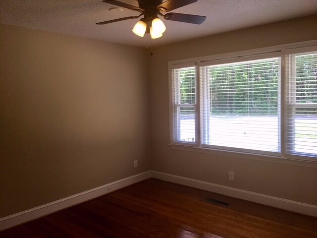 Building Photo - Renovated 3 bedroom Ranch In Princeton, Ap...