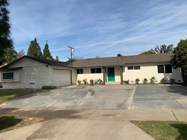 Primary Photo - 611 E Del Mar Ave