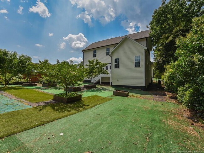 Building Photo - 723 Lindley Dr