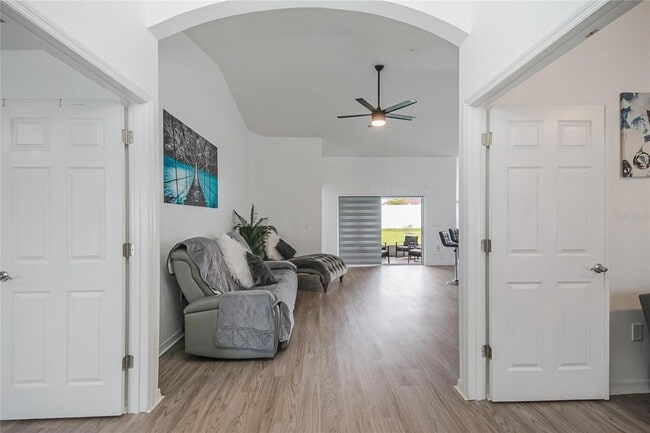 Building Photo - 520 Pheasant Dr