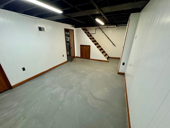 Building Photo - Charming 2-Bed 1-Bath Home in Avalon!
