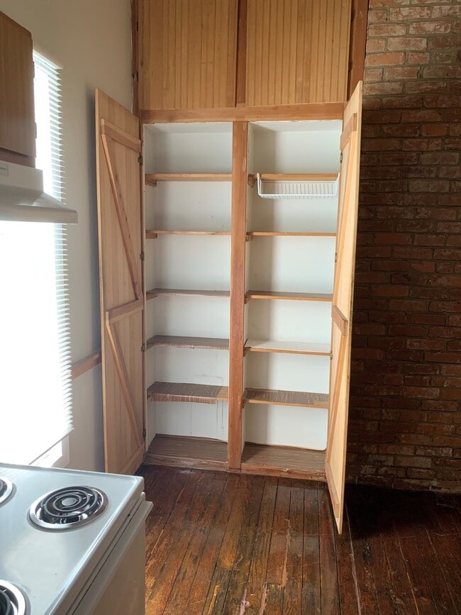 Building Photo - Off Street Parking on Park Ave-Available A...