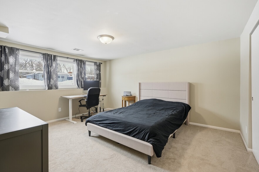 Building Photo - 7048 Montrose Rd