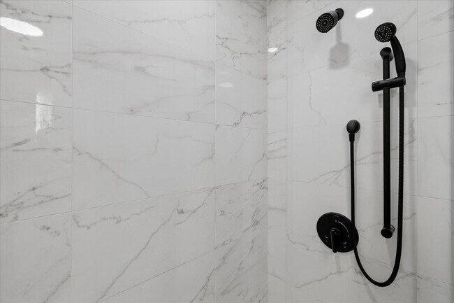 Building Photo - 18 Artisan Dr