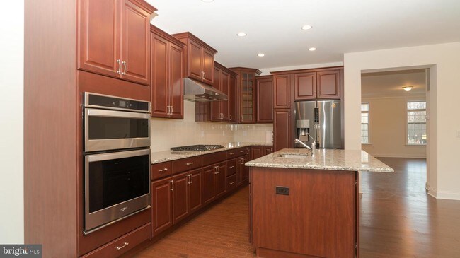 Building Photo - 2 PEACOCK Way