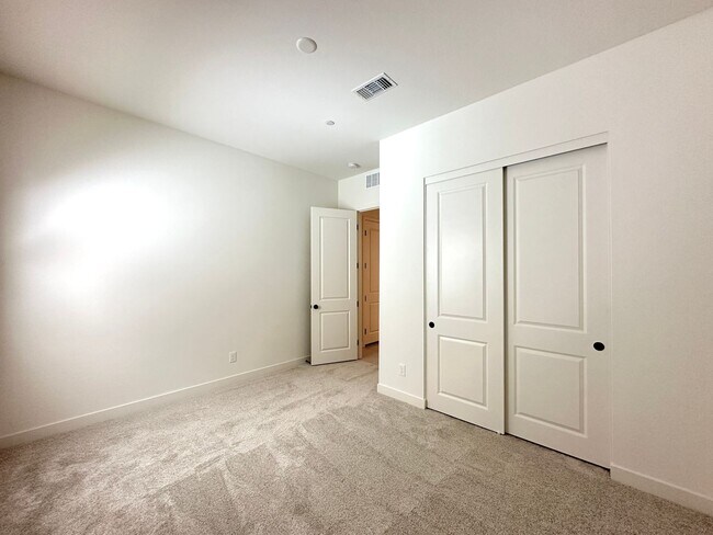 Building Photo - Summerlin Village