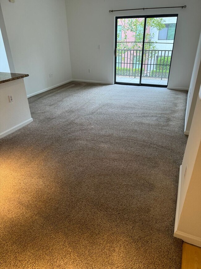 Building Photo - 2 Bed 2 Bath Spacious Condo in the Heart of Downtown San Jose! Tour Today!