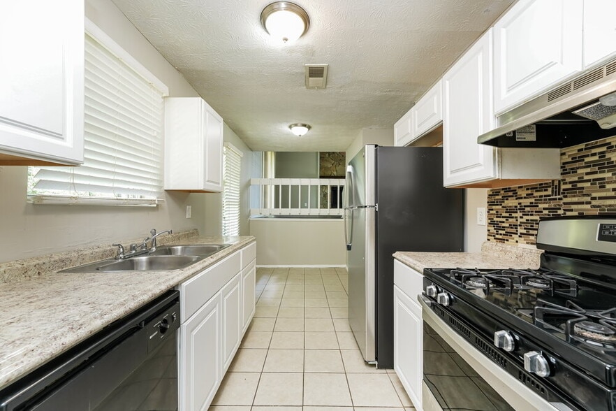 Building Photo - 6198 Creekford Dr