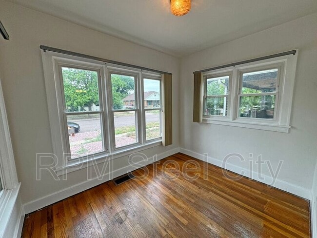 Building Photo - 1322 Claremont Ave