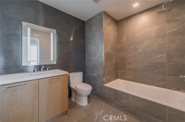 Building Photo - 400 S Broadway