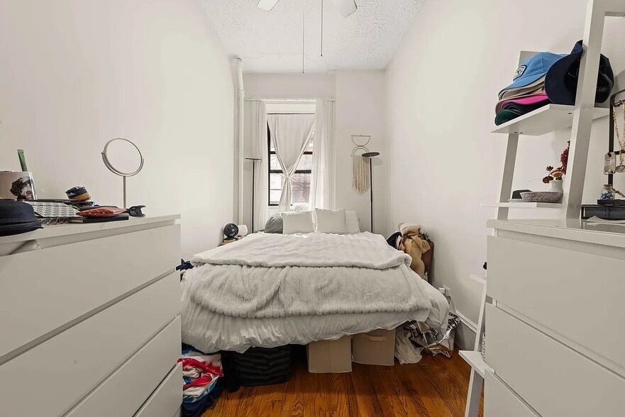 Building Photo - 139 W 80th St