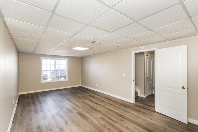 Building Photo - 7823 Cambridge Dr