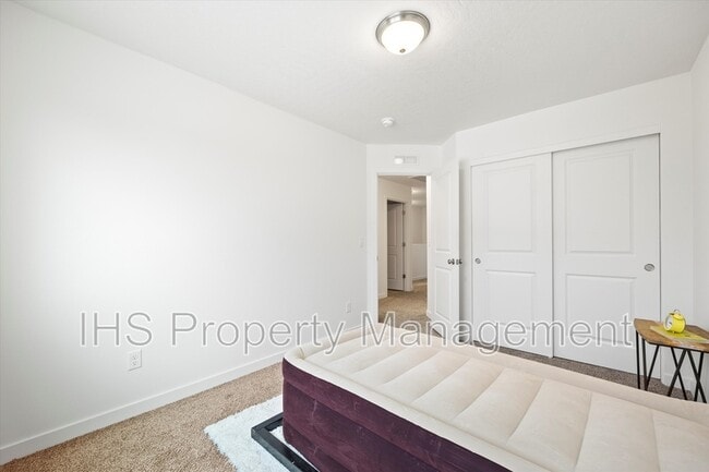 Building Photo - 4823 W Quinault Dr