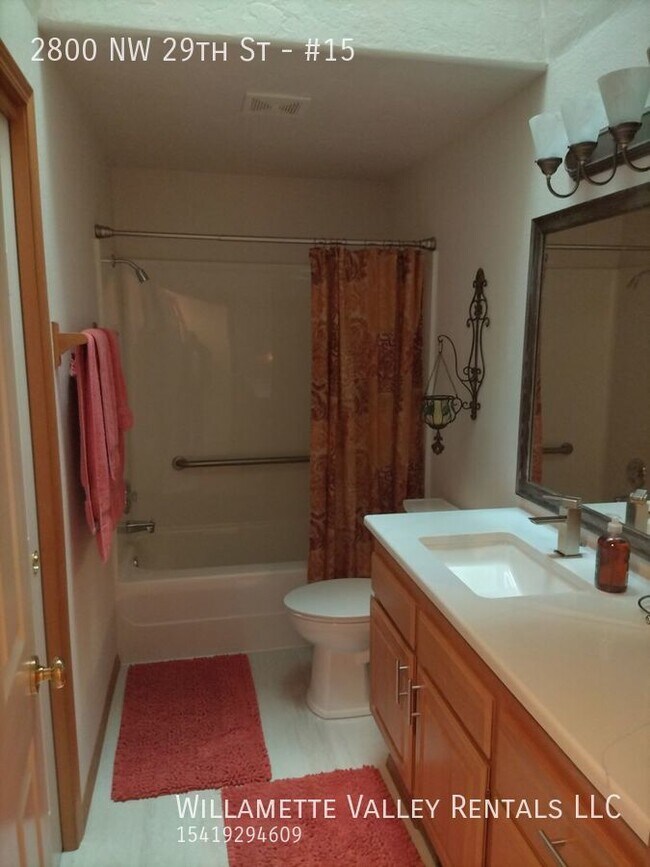 Building Photo - Furnished townhouse in NW Corvallis