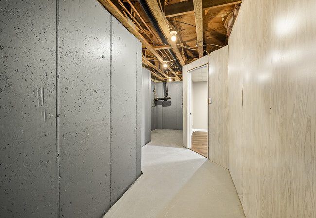 Building Photo - 1122 Shamrock Way