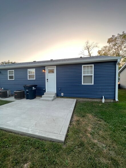 Back patio - 1157 S Prairie St