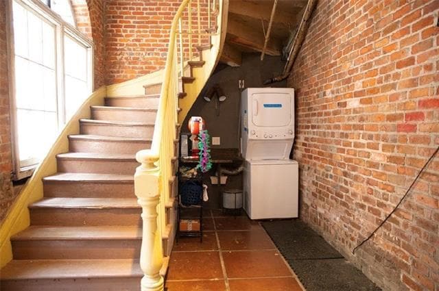 Building Photo - 807 Bourbon St