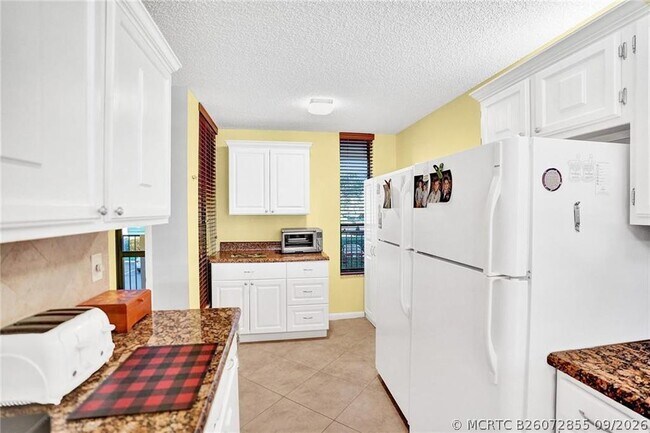Building Photo - 6114 Coral Lake Dr