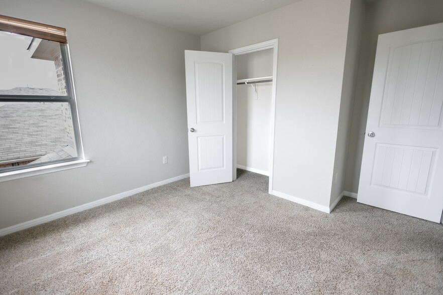 Building Photo - 209 Yoakum St