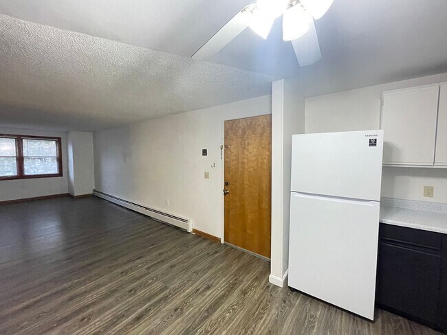 Building Photo - 37 Alice Dr