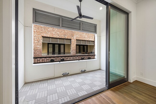 Building Photo - 2715 Maxroy St