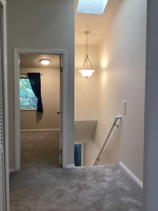 Building Photo - Charming Edmonds Condo with Two Garages and Modern Comforts