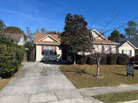 Building Photo - Great Neighborhood with Community Pool