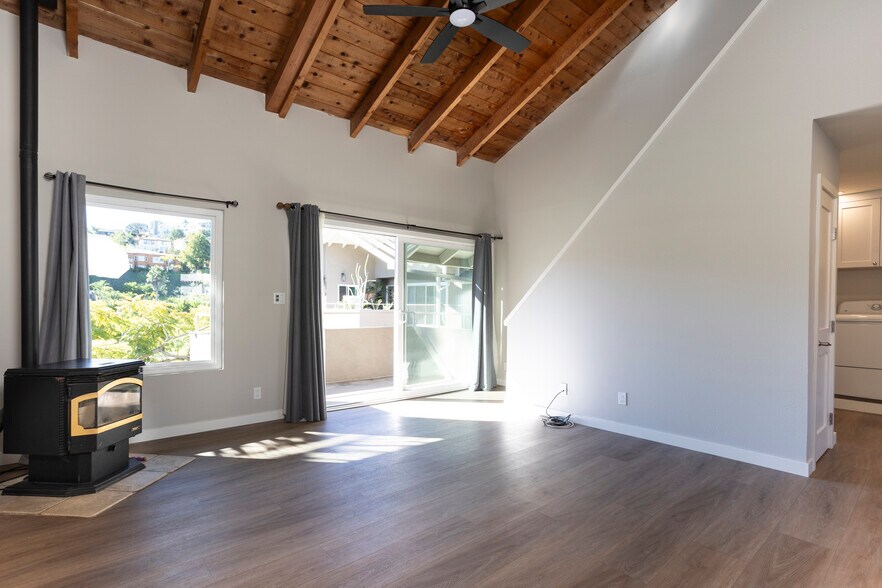 Building Photo - 2517 Navarra Dr